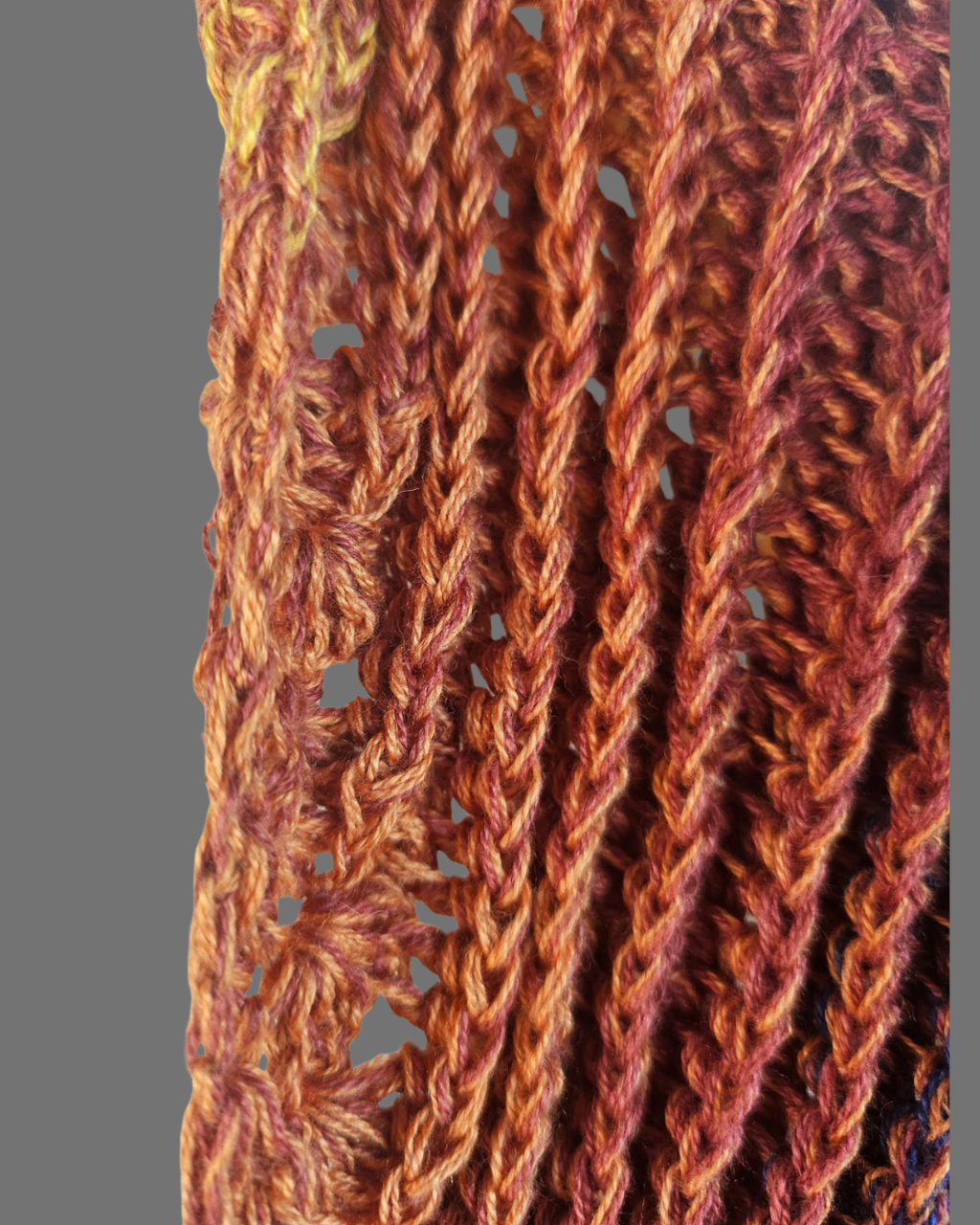 flaches, dickes Dreieckstuch mit Farbverlauf orange bis blau