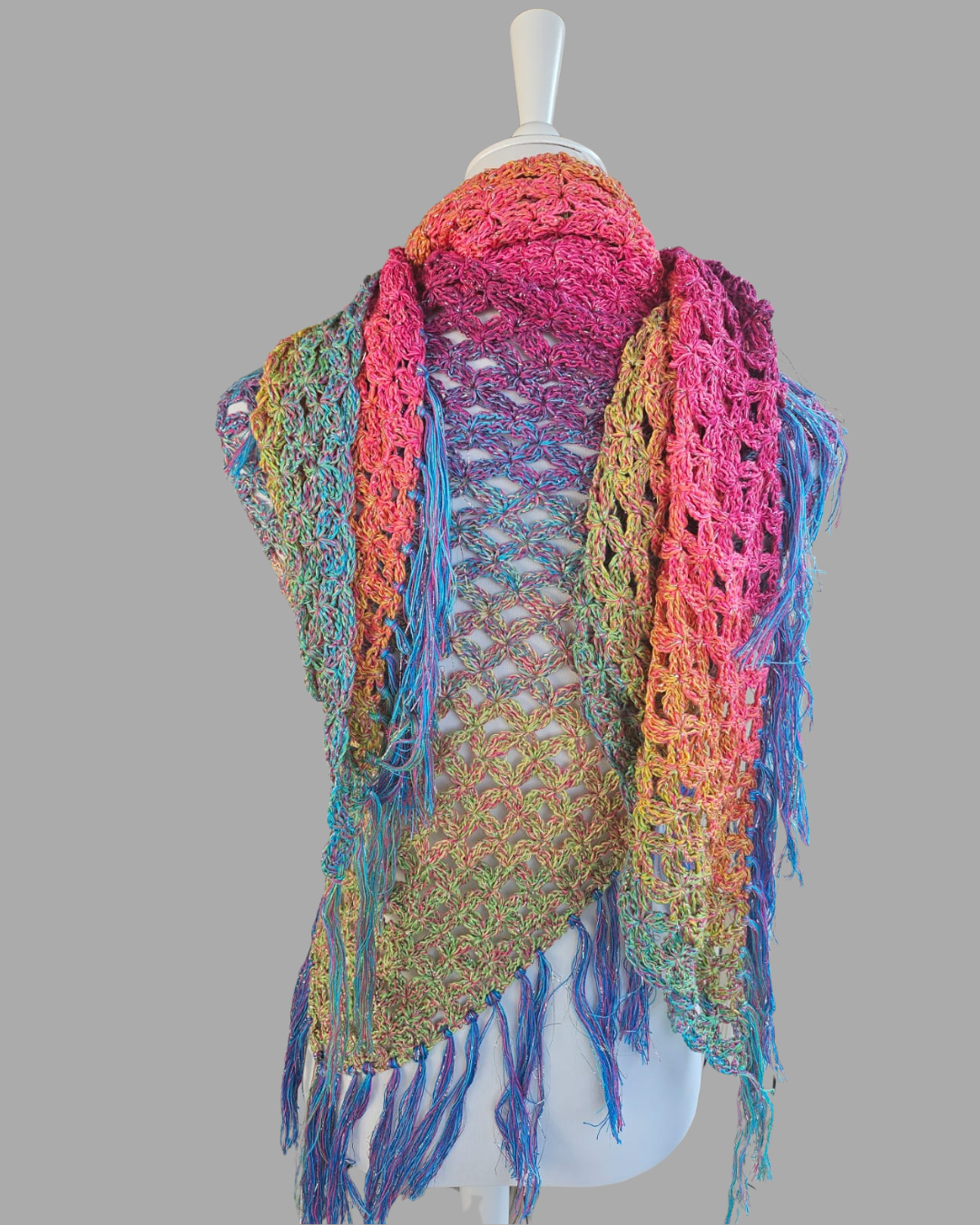 Wunderschönes Dreiecktuch mit Fransen in Regenbogenfarben
