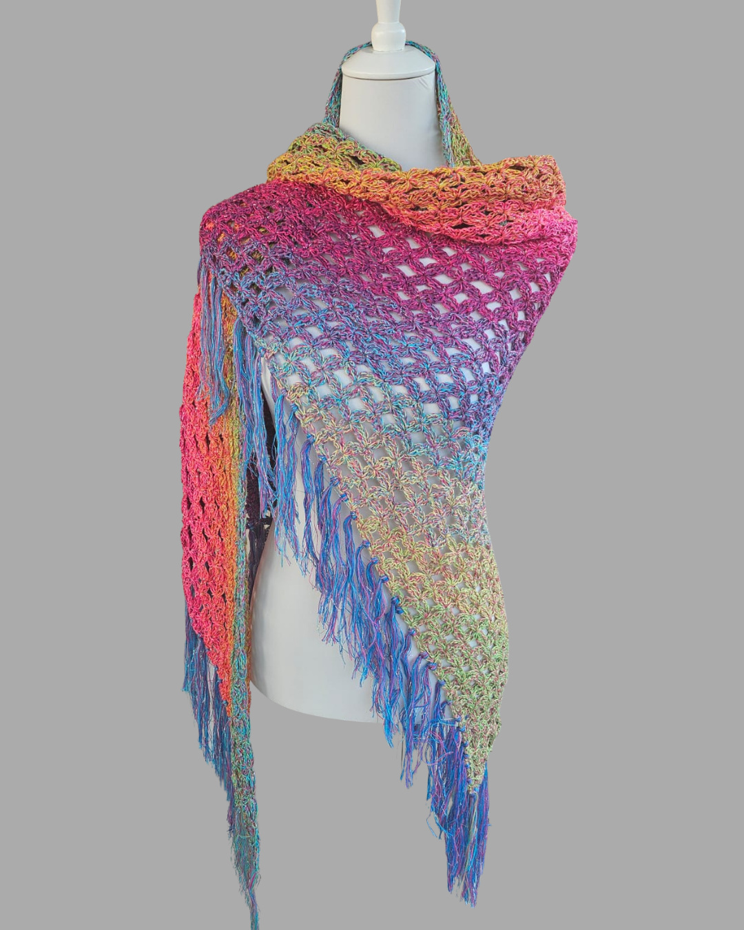 Wunderschönes Dreiecktuch mit Fransen in Regenbogenfarben