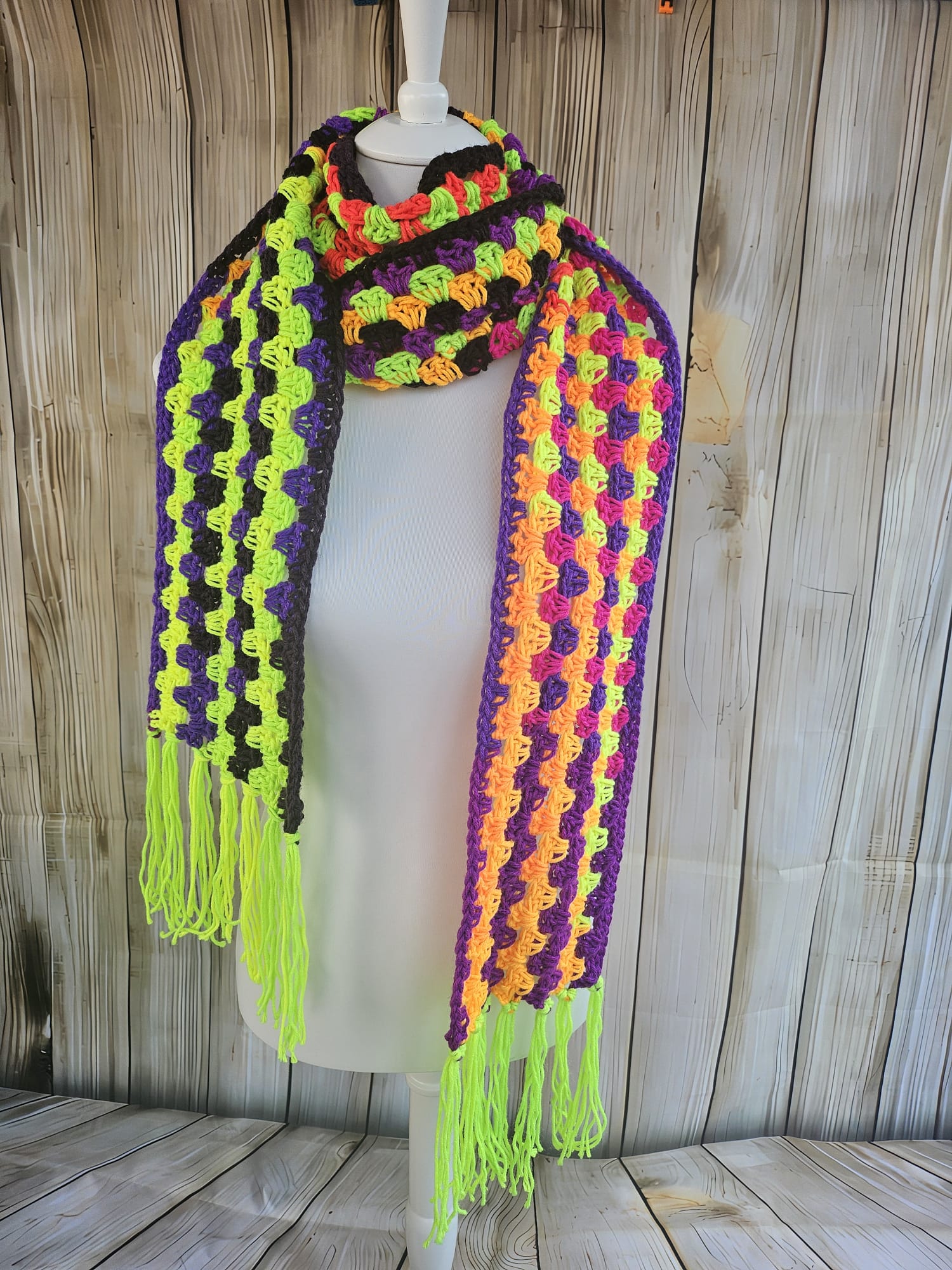 Schal in Neon Knallerfarbe, Grannymuster