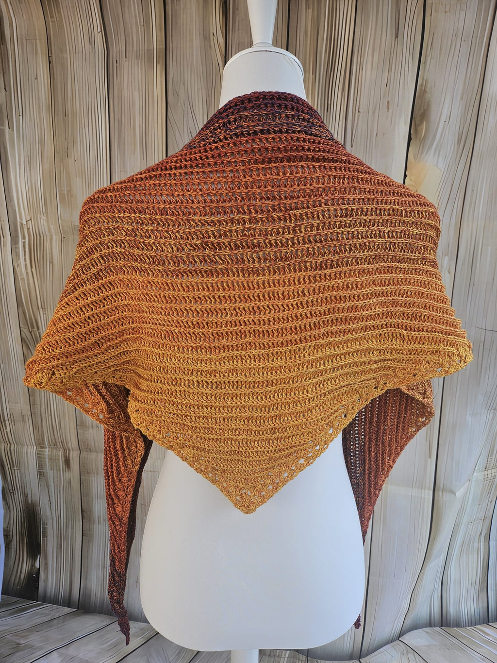 flaches, dickes Dreieckstuch mit Farbverlauf orange bis blau