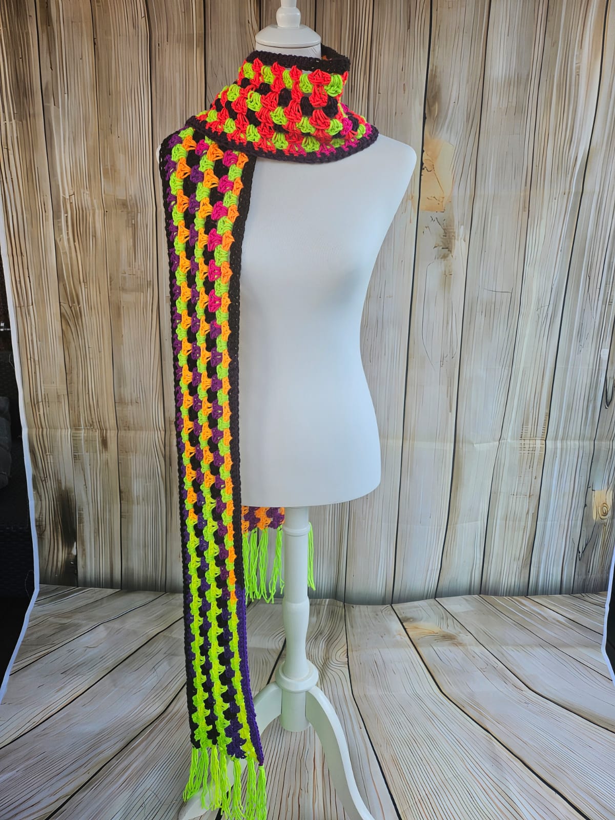 Schal in Neon Knallerfarbe, Grannymuster