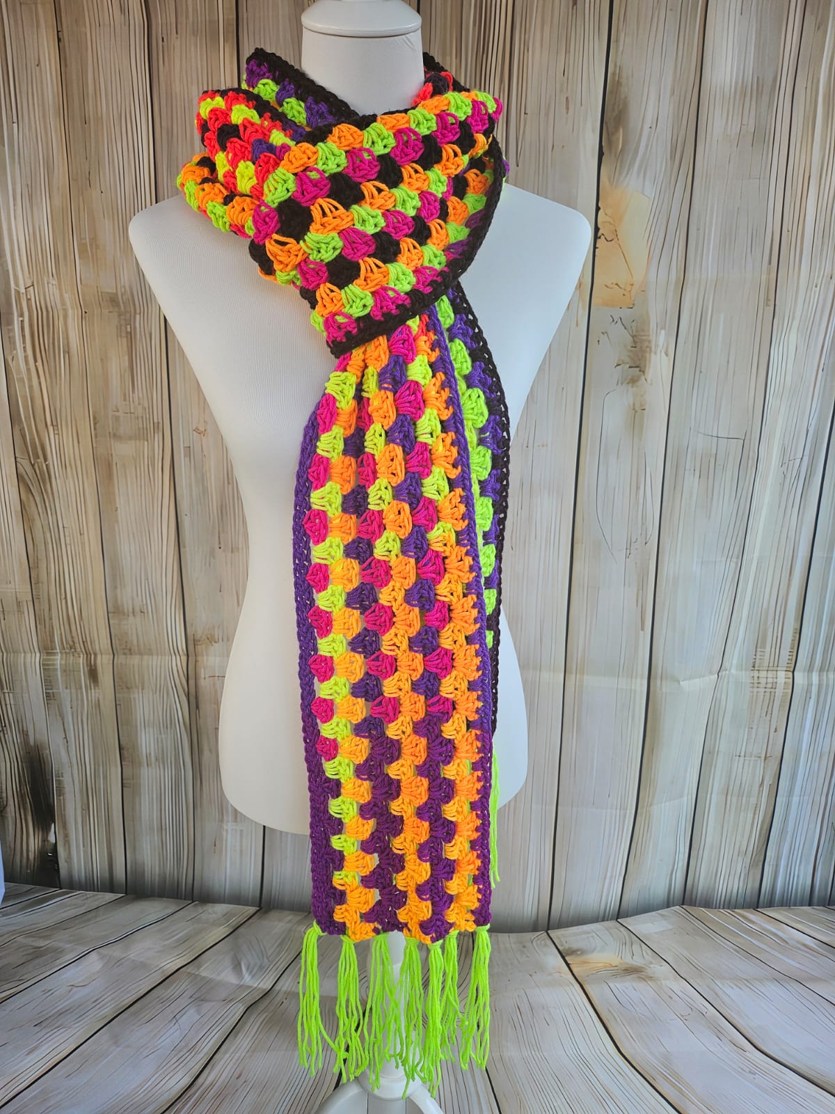 Schal in Neon Knallerfarbe, Grannymuster