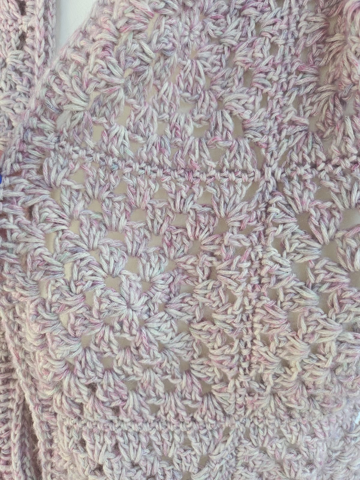 Loop in altrosa aus Grannysquares