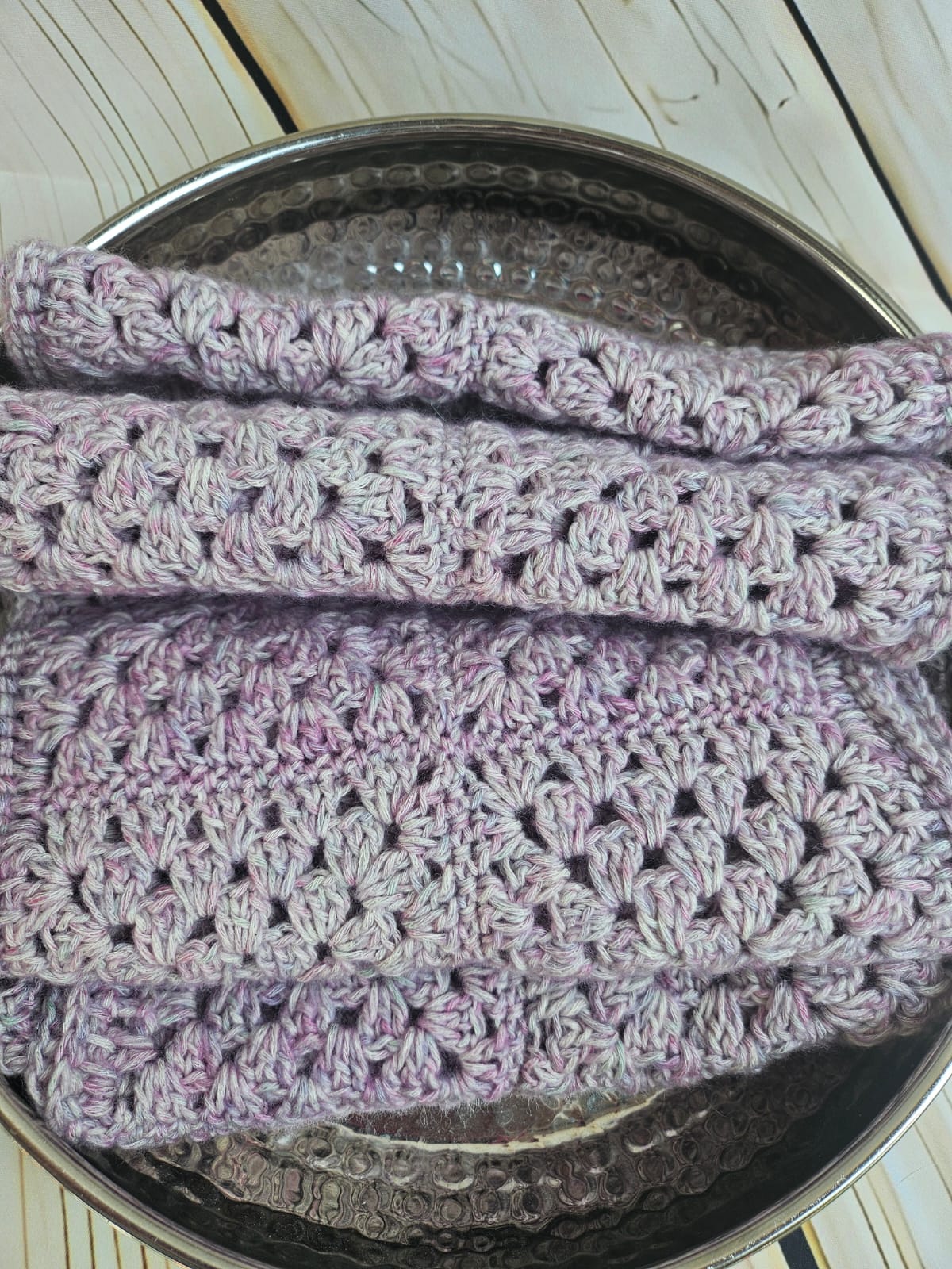 Loop in altrosa aus Grannysquares